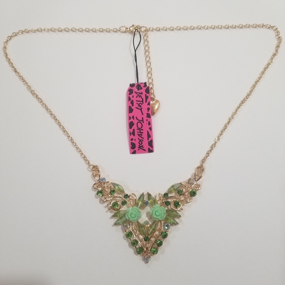 NWT Betsey Johnson Beautiful Statement Necklace